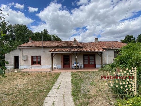 Maison de campagne à rénover à  LA PEYRATTE