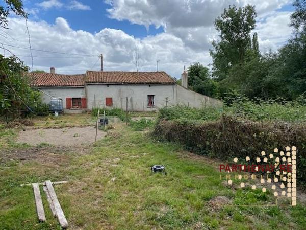 Maison de campagne à rénover à  LA PEYRATTE