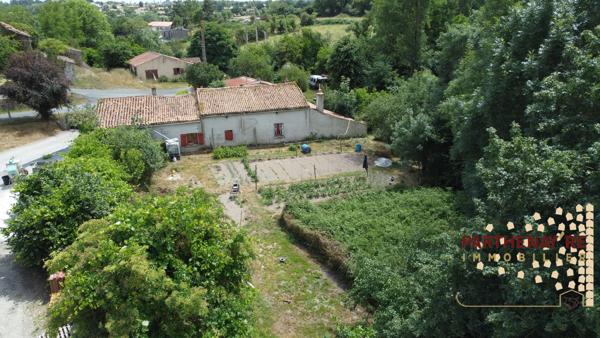 Maison de campagne à rénover à  LA PEYRATTE