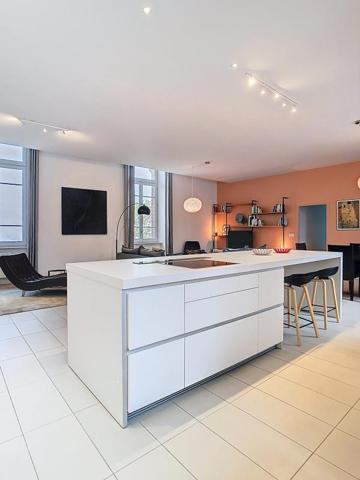T6- MEUBLE – 180M2 – GARAGES – 69005 LYON