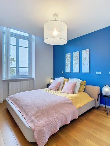 T6- MEUBLE – 180M2 – GARAGES – 69005 LYON