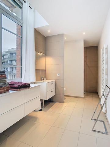 T6- MEUBLE – 180M2 – GARAGES – 69005 LYON