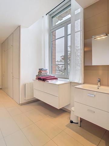 T6- MEUBLE – 180M2 – GARAGES – 69005 LYON
