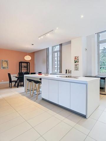 T6- MEUBLE – 180M2 – GARAGES – 69005 LYON