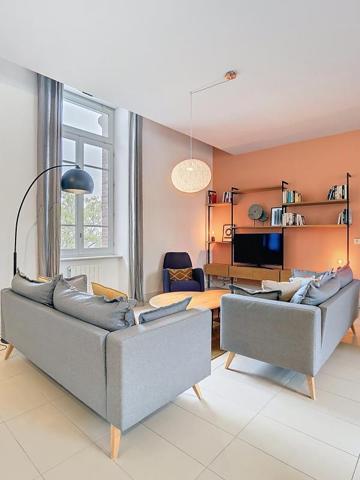 T6- MEUBLE – 180M2 – GARAGES – 69005 LYON