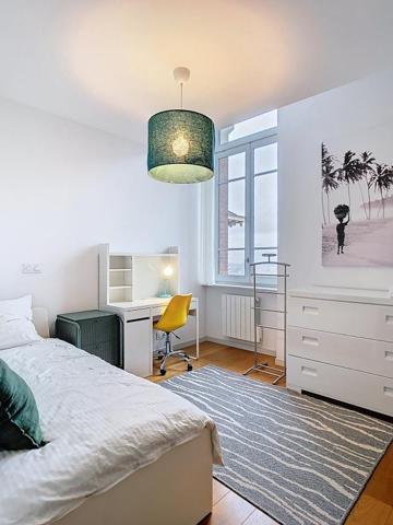 T6- MEUBLE – 180M2 – GARAGES – 69005 LYON