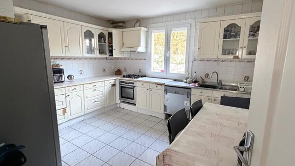 Belle maison familiale de 140 m² – Village, Centre commercial Auchan