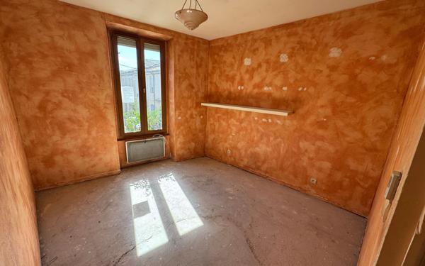 Immeuble à vendre    6 pièces •  Nîmes