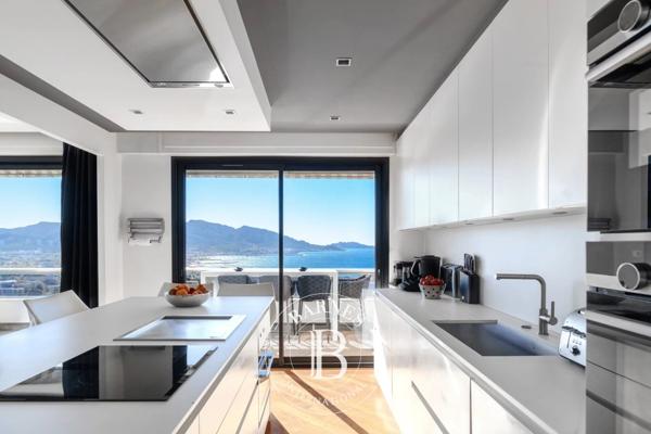 Marseille 8ème, Appartement 4 Chambres -  173 m² à vendre