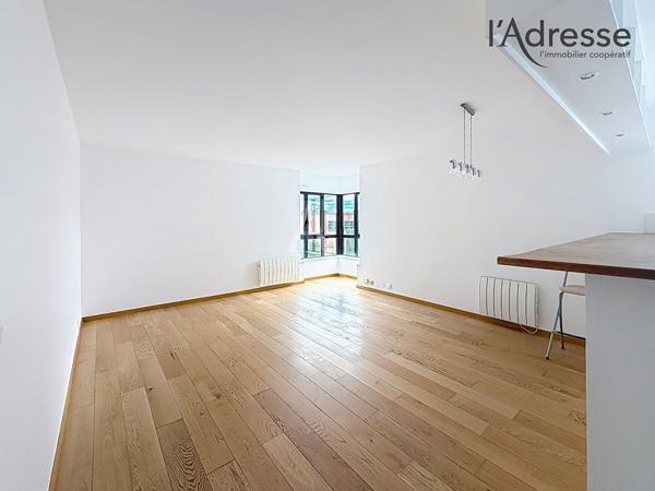 À louer - Appartement 3 pièces meublé SURESNES - 71 m² /Cave et parking