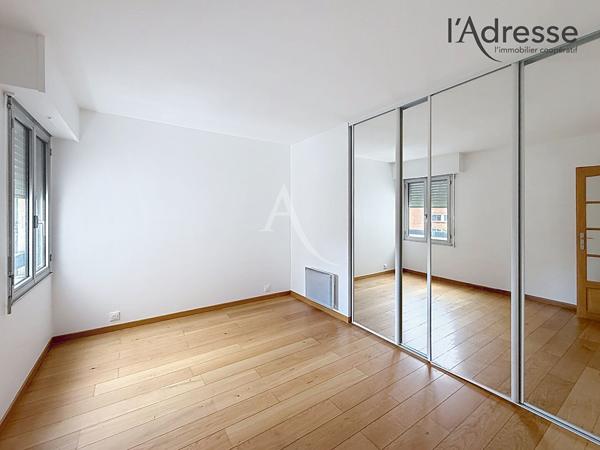 À louer - Appartement 3 pièces meublé SURESNES - 71 m² /Cave et parking