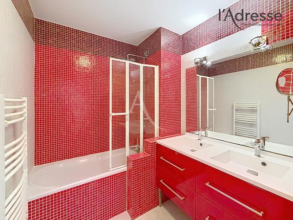 À louer - Appartement 3 pièces meublé SURESNES - 71 m² /Cave et parking