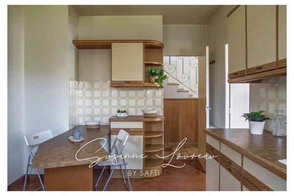 Une maison entourée de verdure, à vous d’en écrire la suite