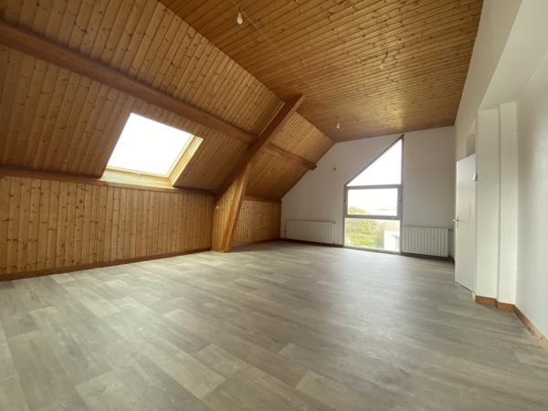 LOCAL PROFESSIONEL avec stationnements et jardin