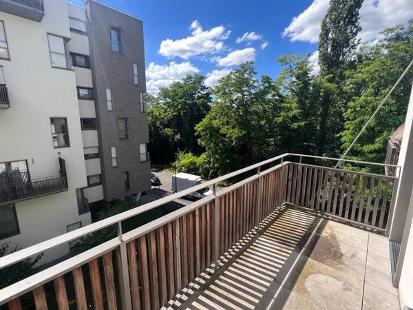Appartement en location avec balcon 3 chambres à Viry-Châtil
