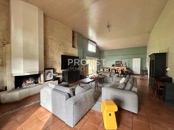 En exclusivité, secteur frontenay rohan rohan, longère en pierre de 300 m² environ sur un terrain de 5000 m² avec piscine