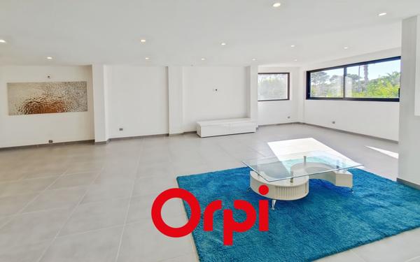 Appartement à louer    4 pièces • 137,22 m2 Sanary-sur-Mer