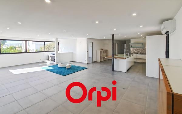 Appartement à louer    4 pièces • 137,22 m2 Sanary-sur-Mer