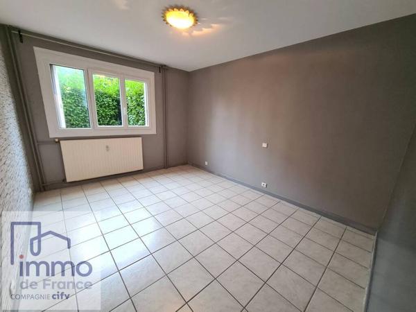 ECHIROLLES / 3 rue Guy MOQUET dans la belle résidence du Château à proximité de la Commanderie, T2 de 51,45m² situé en rez de jardin