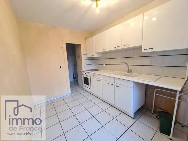 ECHIROLLES / 3 rue Guy MOQUET dans la belle résidence du Château à proximité de la Commanderie, T2 de 51,45m² situé en rez de jardin