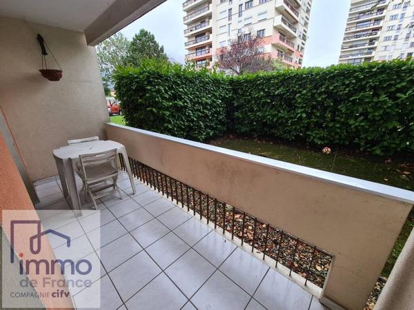 ECHIROLLES / 3 rue Guy MOQUET dans la belle résidence du Château à proximité de la Commanderie, T2 de 51,45m² situé en rez de jardin