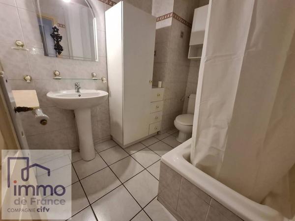 ECHIROLLES / 3 rue Guy MOQUET dans la belle résidence du Château à proximité de la Commanderie, T2 de 51,45m² situé en rez de jardin