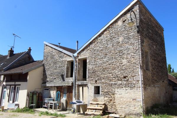 Dpt Côte d'Or (21), à vendre GISSEY SUR OUCHE Grange P3 + local soit 138 m²
