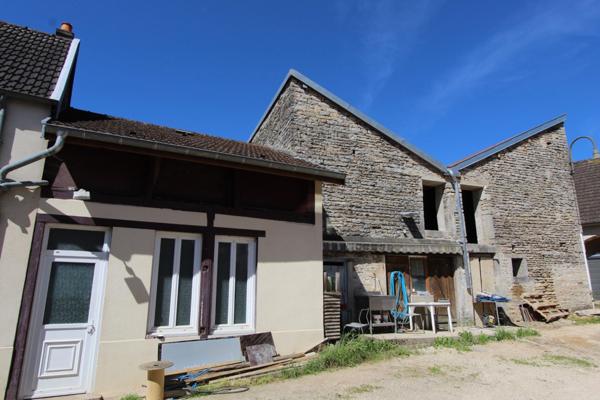 Dpt Côte d'Or (21), à vendre GISSEY SUR OUCHE Grange P3 + local soit 138 m²
