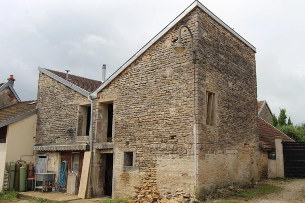 Dpt Côte d'Or (21), à vendre GISSEY SUR OUCHE Grange P3 + local soit 138 m²