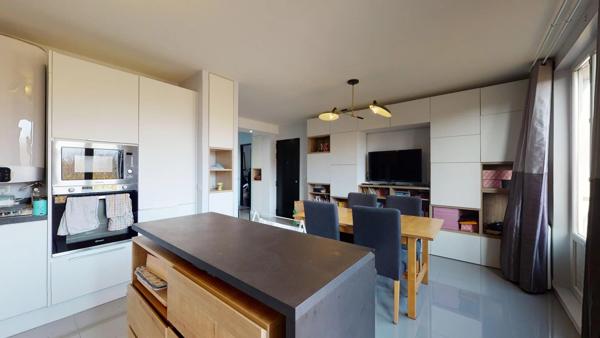 Location                                                      Appartement
                        
                     3 pièces                      65 m2                     à Vitry-sur-Seine