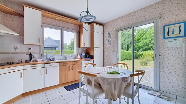 Maison
         9 pièces
        - 234 m² 748 800 € *