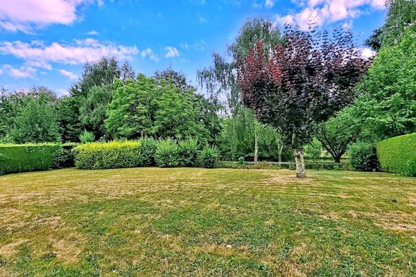 Maison
         9 pièces
        - 234 m² 748 800 € *