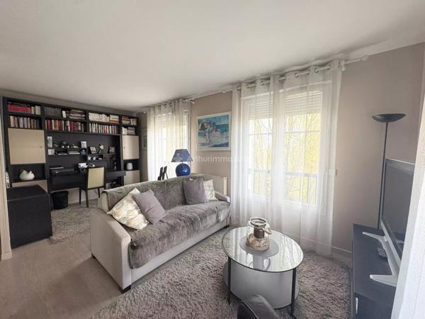 Vente                                                      Appartement
                        
                     5 pièces                      113 m2                     à Serris