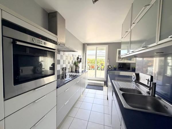 Vente                                                      Appartement
                        
                     5 pièces                      113 m2                     à Serris