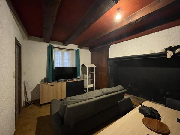 Maison d'habitation, local commercial, dépendances