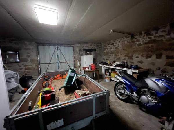 Maison d'habitation, local commercial, dépendances