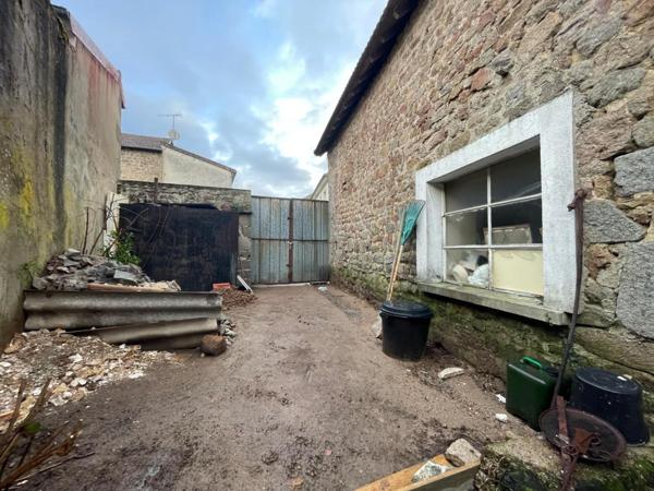 Maison d'habitation, local commercial, dépendances