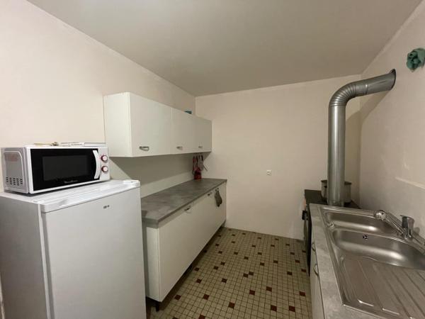 Maison d'habitation, local commercial, dépendances