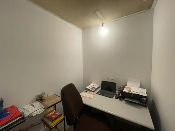 Maison d'habitation, local commercial, dépendances