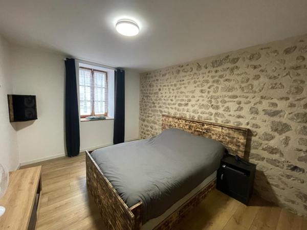 Maison d'habitation, local commercial, dépendances