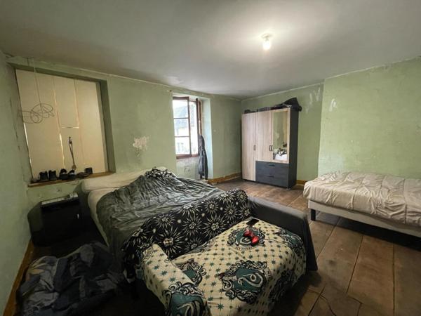 Maison d'habitation, local commercial, dépendances