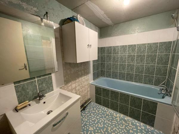 Maison d'habitation, local commercial, dépendances