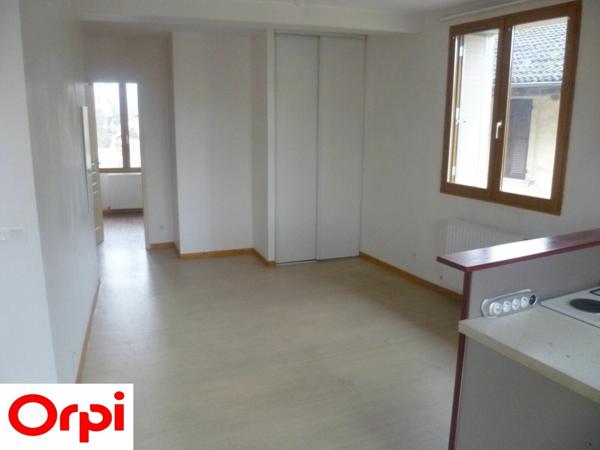 Appartement à louer    2 pièces • 40,24 m2 Saint-Étienne-de-Saint-Geoirs