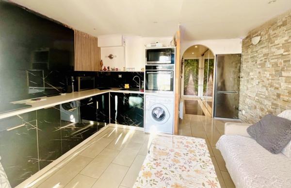 Appartement DE TYPE 2, rénové au 1er étage avec ascenseur