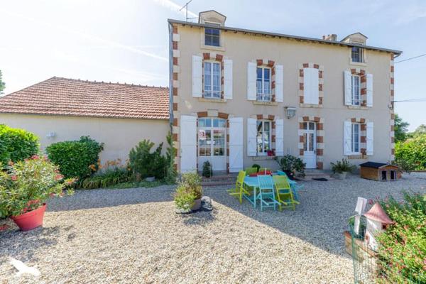 Maison à vendre 249 324 € Saint-Benoît-du-Sault 7 p 200 m² DPE C