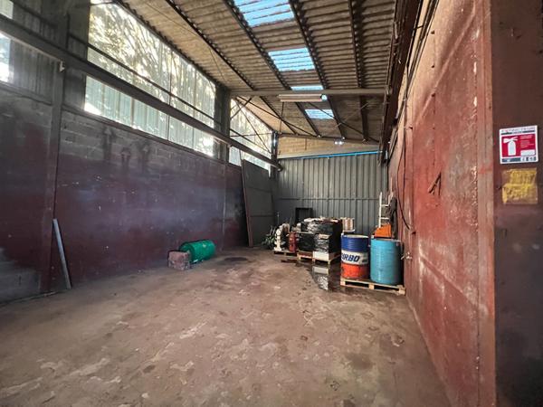 VOUILLE - ENTREPÔT - LOCAL INDUSTRIEL - 810m²