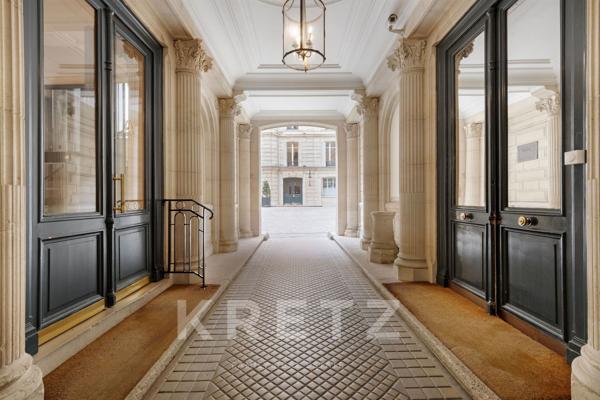 Appartement de réception proche du Parc Monceau et de la Mairie du 8ème