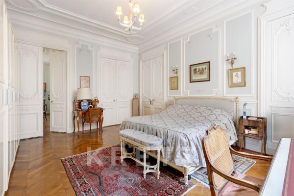 Appartement de réception proche du Parc Monceau et de la Mairie du 8ème