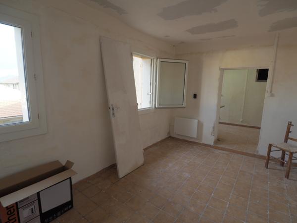 Carpentras (84200) Beau T2 renta 10% avec vue en cours de rénovation