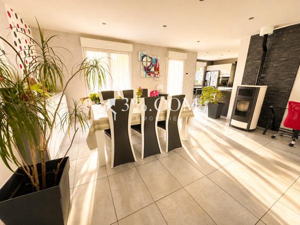 Maison
                                                                                                                                                                                                                                                                                                                        6 pièce(s)                                                                                                                                                                                                          3 chambre(s)                                                                                                                                                                                                          143  m²